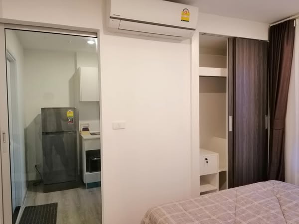 bedroom and room interior of Chewathai Phetkasem 27