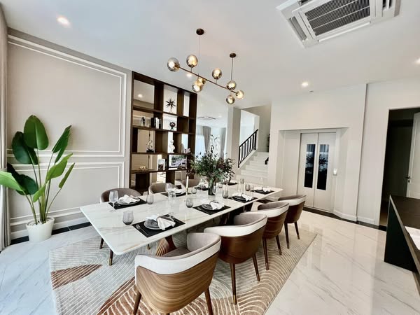 Cinq Royal Krungthep Kreetha