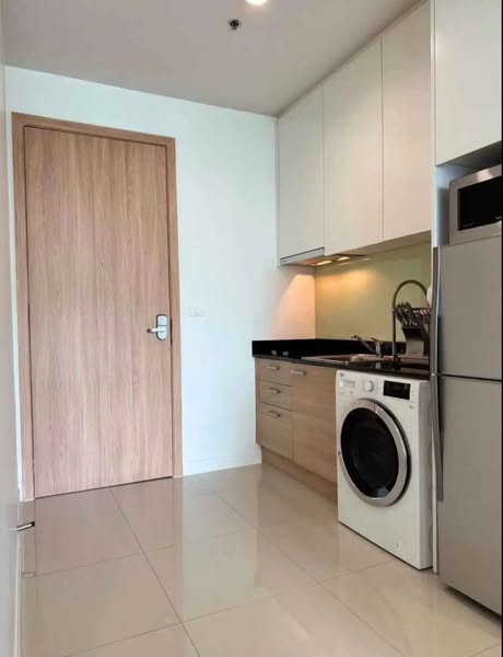 Circle Condominium