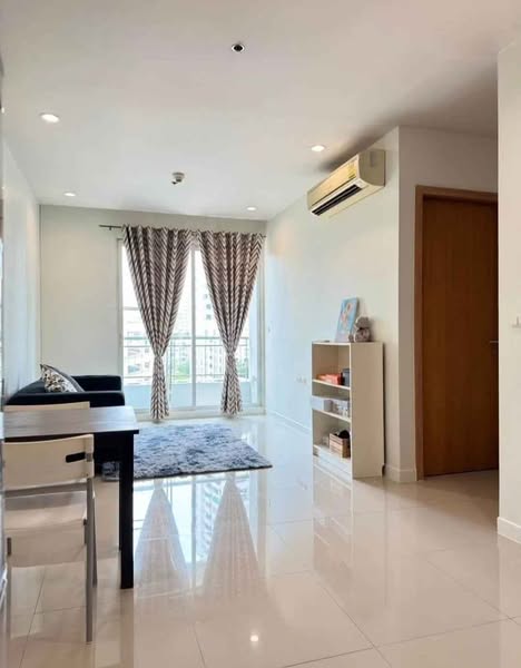 living room and room interior of Circle Condominium