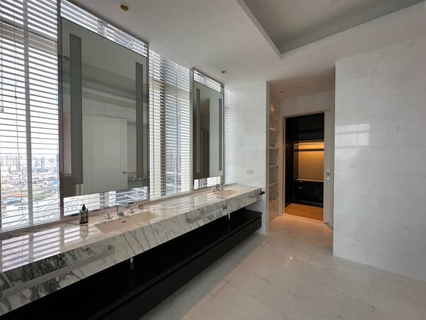 bathroom of Four Seasons Private Residences