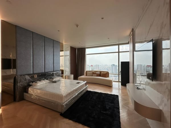 bedroom and bathroom of Four Seasons Private Residences