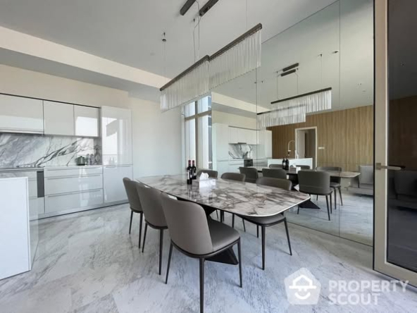 kitchen of Four Seasons Private Residences