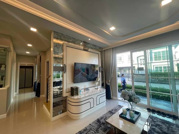 Golden Neo, Sukhumvit LaSalle