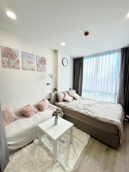 bedroom and living room of Groove Scape Ladprao-Sutthisan (กรูฟ สเคป ลาดพร้าว - สุทธิสาร)