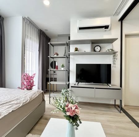 living room and bedroom of Groove Scape Ladprao-Sutthisan (กรูฟ สเคป ลาดพร้าว - สุทธิสาร)
