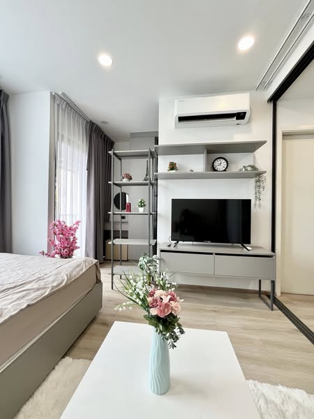 living room and bedroom of Groove Scape Ladprao-Sutthisan (กรูฟ สเคป ลาดพร้าว - สุทธิสาร)