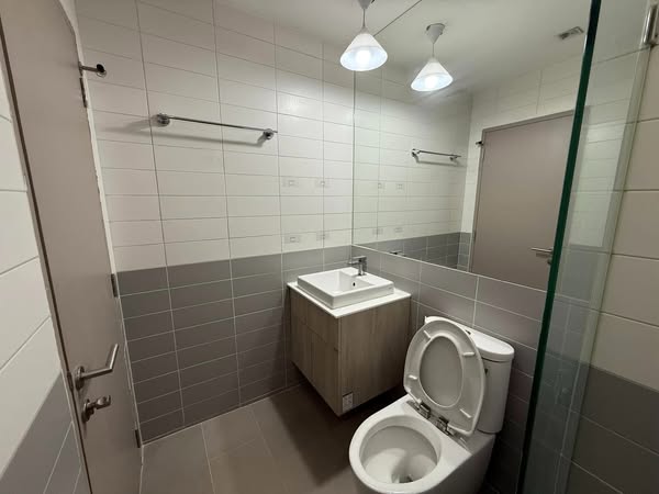 bathroom of Ideo Mobi Phaya Thai