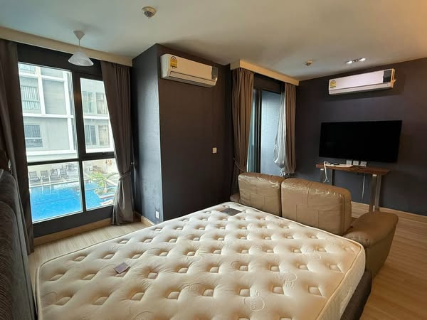 bedroom of Ideo Mobi Phaya Thai