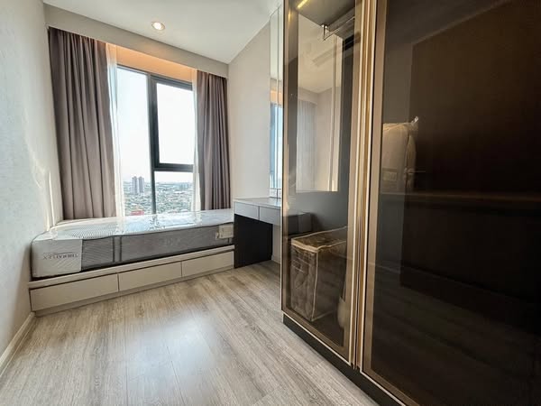 bedroom and room interior of Ideo Mobi Sukhumvit 66
