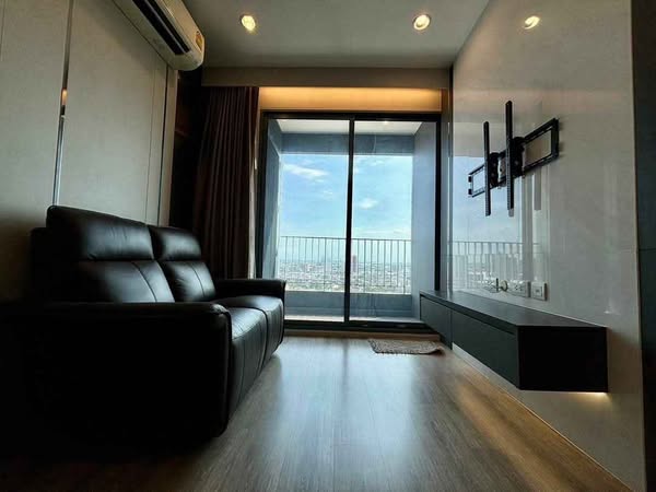 living room of Ideo Mobi Sukhumvit 66