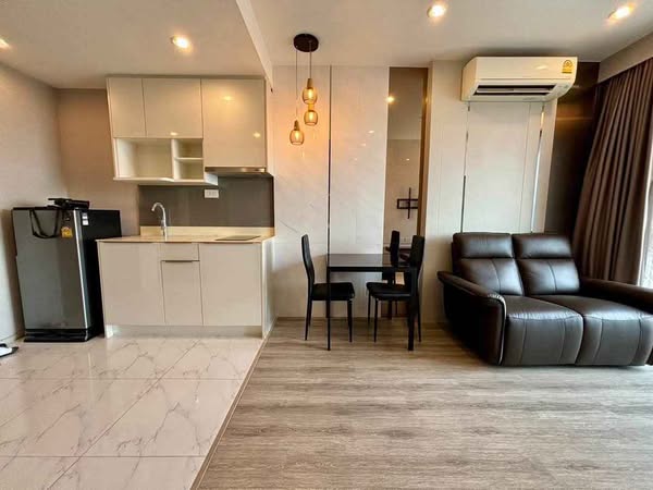 living room and bedroom of Ideo Mobi Sukhumvit 66