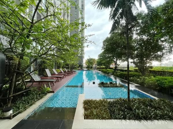 pool of Ideo Mobi Sukhumvit 81