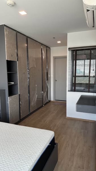 bedroom and room interior of Ideo Phaholyothin Chatuchak