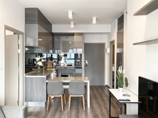 living room and kitchen of IDEO Rama9 – Asoke