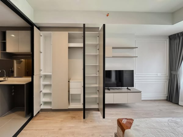 bedroom and room interior of IDEO Rama9 - Asoke