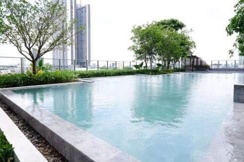 pool of IDEO Sukhumvit Rama 4 ไอดีโอ สุขุมวิท-พระราม 4