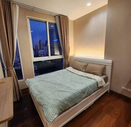 bedroom of Ivy Sathon 10