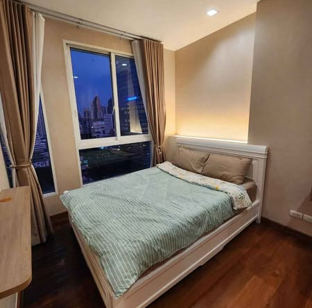 bedroom of Ivy Sathon 10