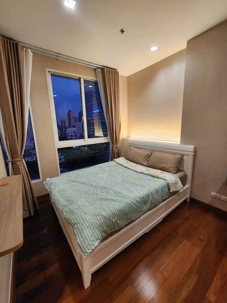 bedroom of Ivy Sathon 10