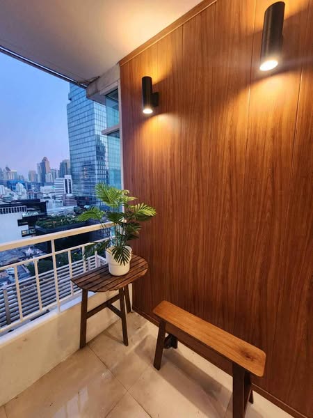 Ivy Sathon 10