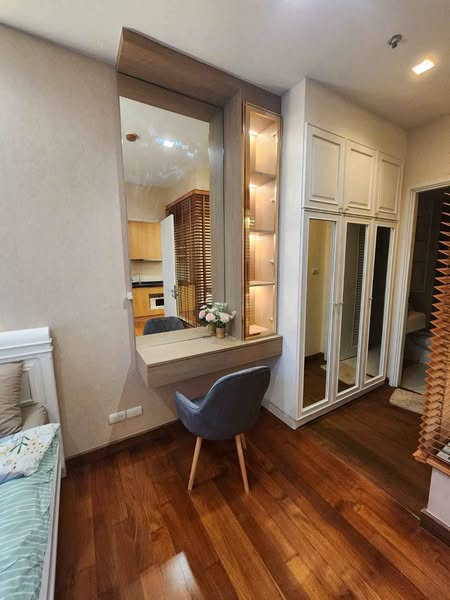 room interior of Ivy Sathon 10