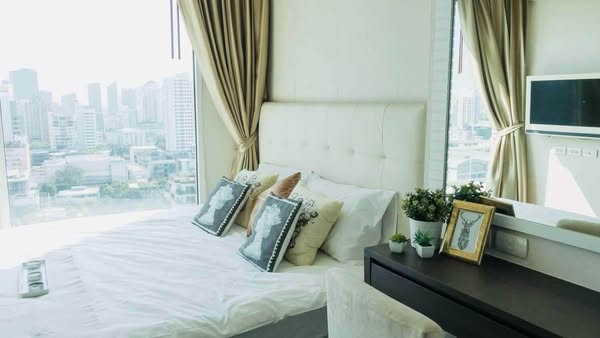 bedroom of IVY THONGLOR
