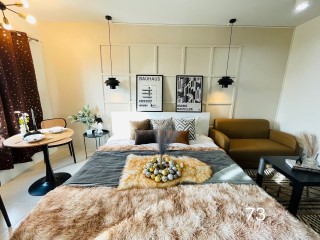 bedroom and living room of JB.HOME Bangkokเจบีโฮมห้องพักรายวัน