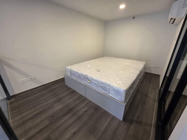 bedroom and room interior of KnightsBridge Space Rama9