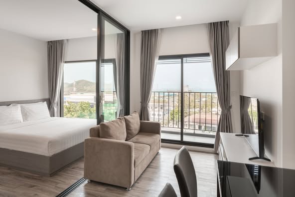 bedroom of KnightsBridge The Ocean Sriracha