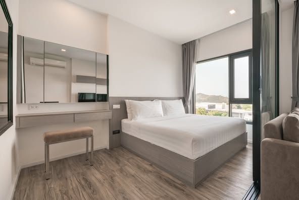 bedroom of KnightsBridge The Ocean Sriracha