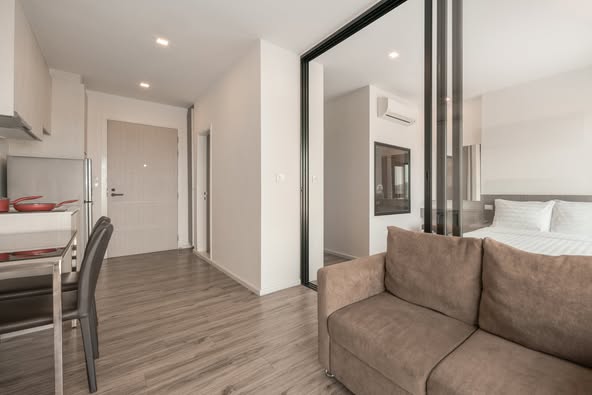 bedroom and room interior of KnightsBridge The Ocean Sriracha
