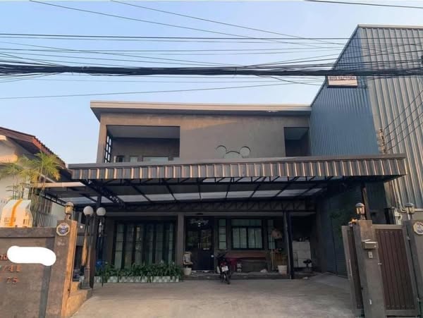 Kodang Hlang Wad สตูดิโอให้เช่า