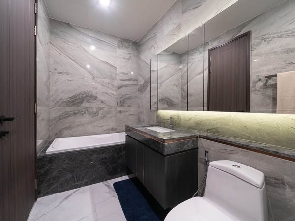 bathroom of LAVIQ Sukhumvit 57