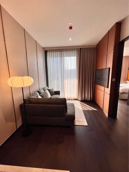 bedroom and living room and room interior of LAVIQ Sukhumvit 57