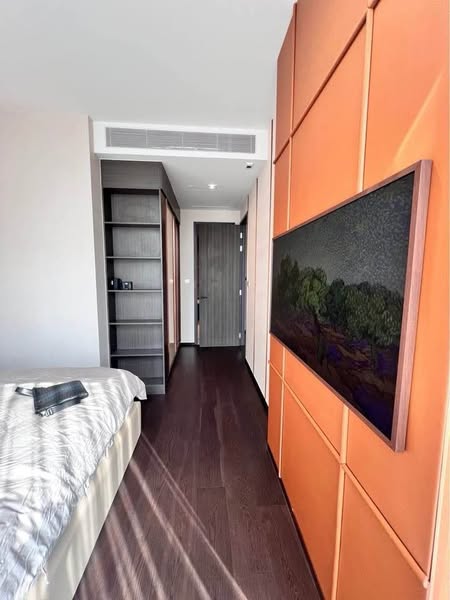 bedroom and room interior of LAVIQ Sukhumvit 57