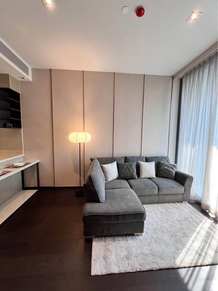 living room and room interior of LAVIQ Sukhumvit 57