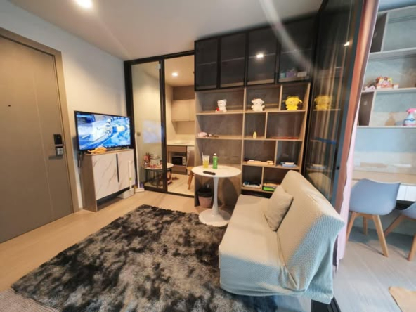living room and bedroom of Life Asoke – Rama 9