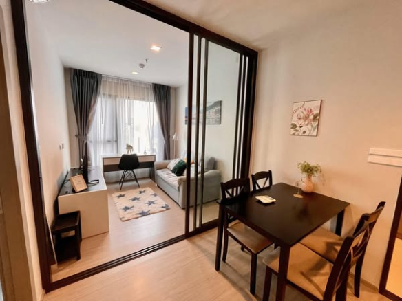 living room and bedroom of Life Asoke – Rama 9