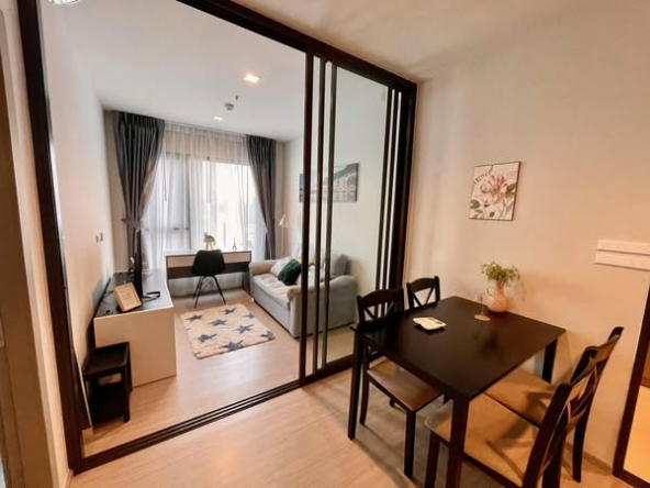 living room and bedroom of Life Asoke – Rama 9