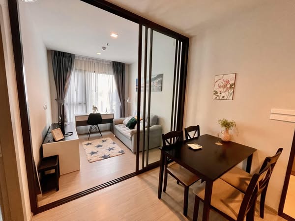 living room and bedroom of Life Asoke – Rama 9