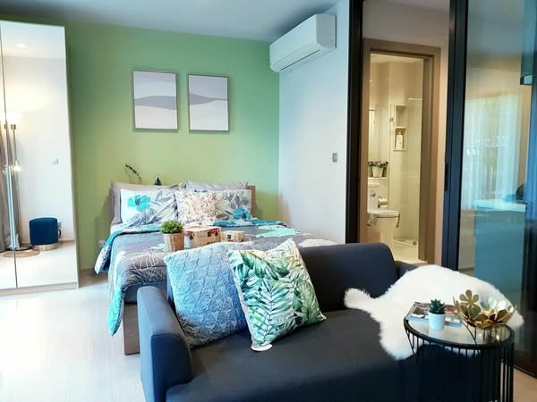 living room and bedroom of Life Asoke – Rama 9