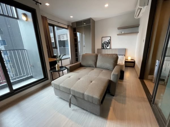 living room and room interior of Life Asoke – Rama 9