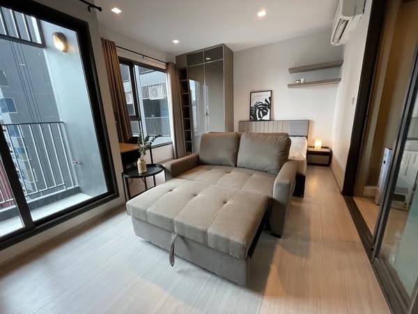 living room and room interior of Life Asoke – Rama 9