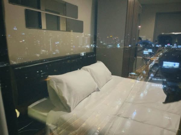 bedroom of Life Asoke Hype
