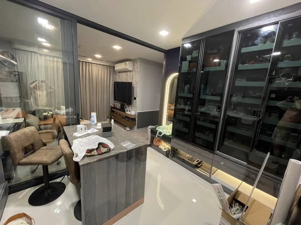 bedroom of Life Asoke Hype