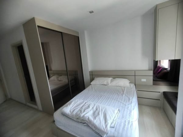 bedroom of Life One Wireless