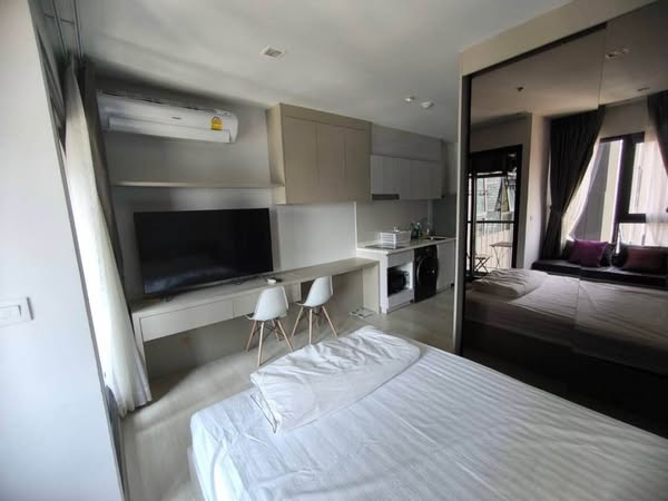 bedroom of Life One Wireless