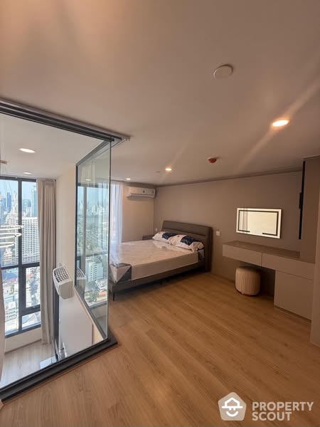 bedroom and room interior of Life Rama 4 – Asoke