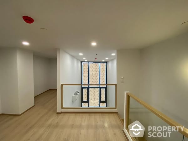 room interior of Life Rama 4 – Asoke